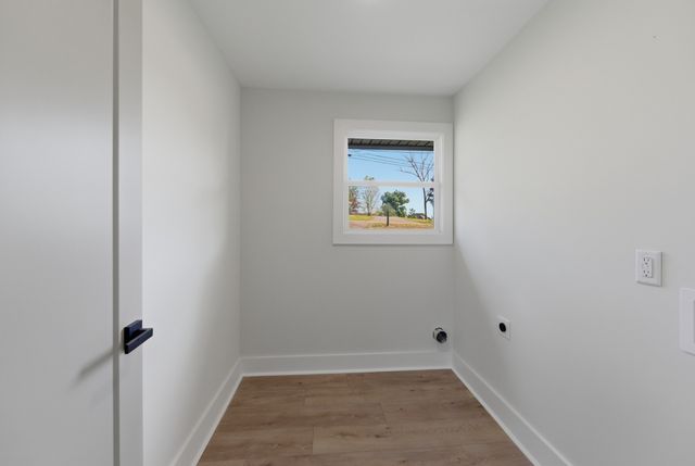 3004 Lakeshore Dr, Old Hickory, TN 37138