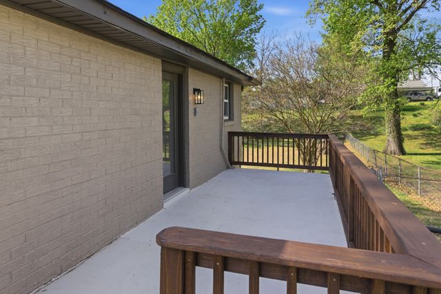 3004 Lakeshore Dr, Old Hickory, TN 37138