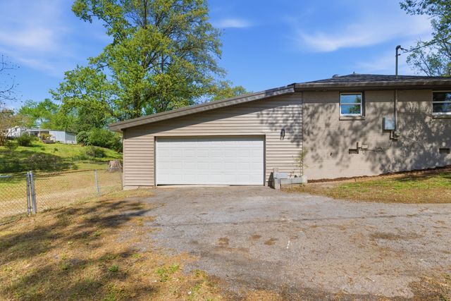 3004 Lakeshore Dr, Old Hickory, TN 37138
