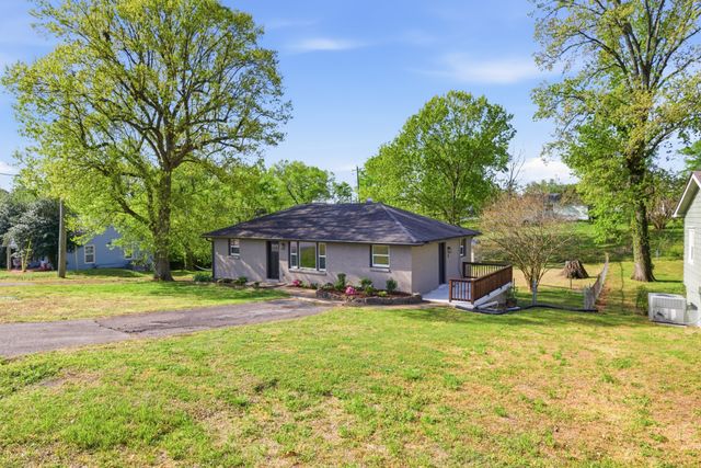 3004 Lakeshore Dr, Old Hickory, TN 37138