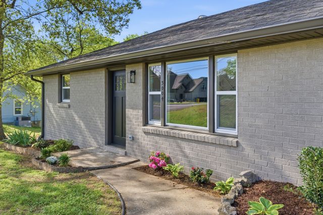 3004 Lakeshore Dr, Old Hickory, TN 37138