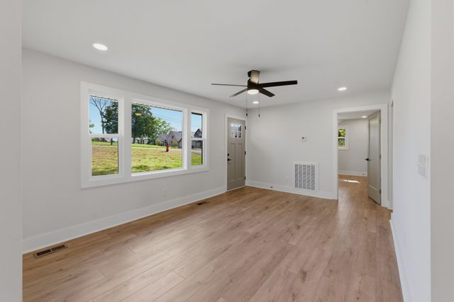 3004 Lakeshore Dr, Old Hickory, TN 37138