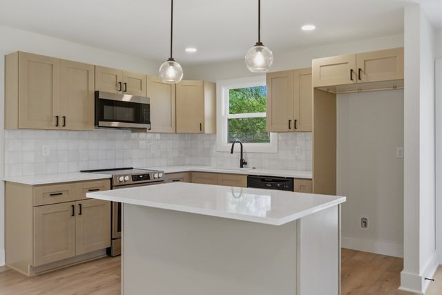 3004 Lakeshore Dr, Old Hickory, TN 37138