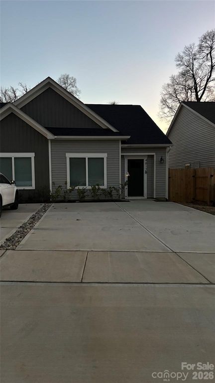 4817 Victoria Avenue, Charlotte, NC 28269