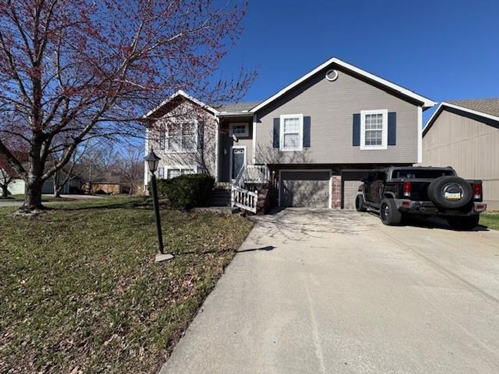 3020 Garland Street, Leavenworth, KS 66048