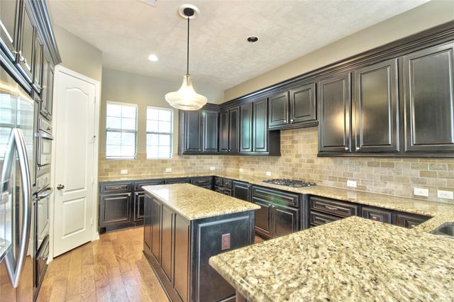 10 Spotted Lily Way, Magnolia, TX 77354