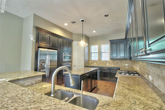 10 Spotted Lily Way, Magnolia, TX 77354