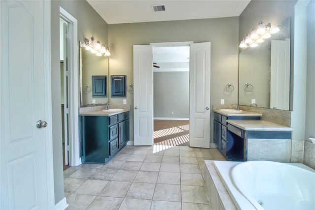 10 Spotted Lily Way, Magnolia, TX 77354