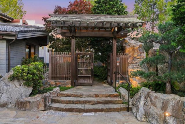 12728 La Cresta Drive, Los Altos Hills, CA 94022