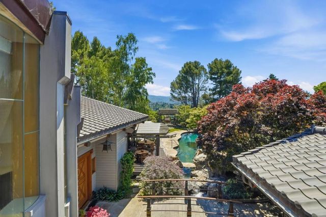 12728 La Cresta Drive, Los Altos Hills, CA 94022