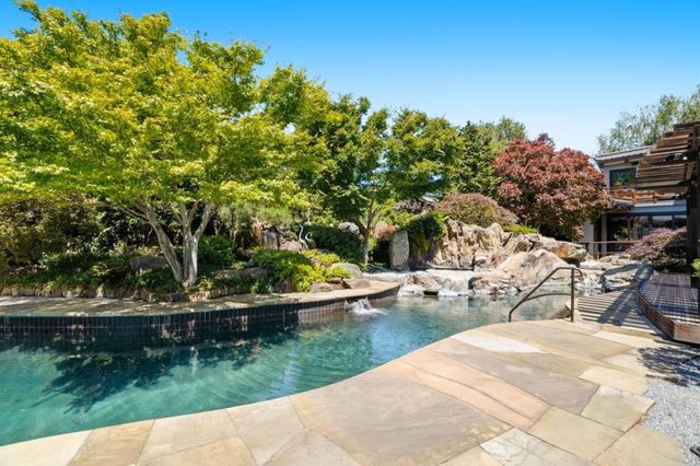 12728 La Cresta Drive, Los Altos Hills, CA 94022