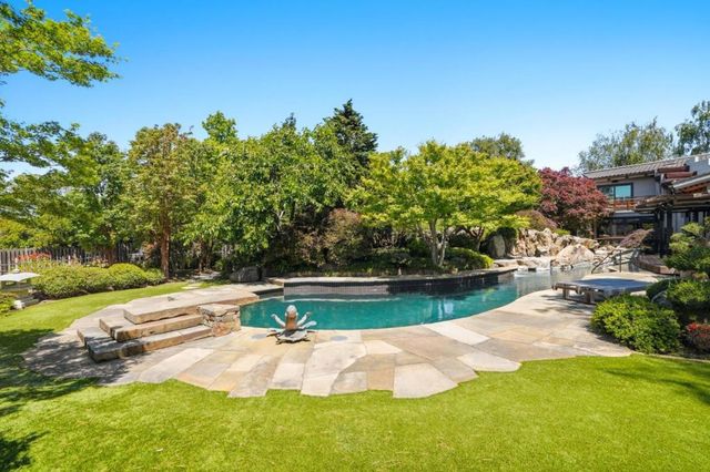 12728 La Cresta Drive, Los Altos Hills, CA 94022