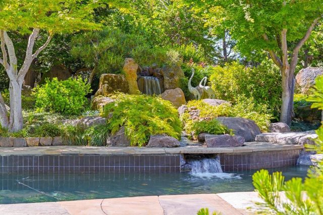 12728 La Cresta Drive, Los Altos Hills, CA 94022