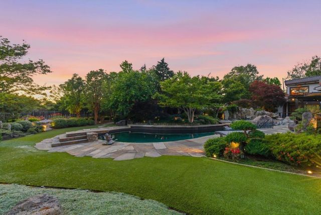 12728 La Cresta Drive, Los Altos Hills, CA 94022