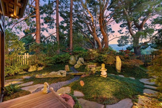 12728 La Cresta Drive, Los Altos Hills, CA 94022