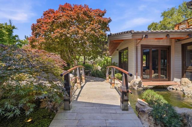 12728 La Cresta Drive, Los Altos Hills, CA 94022