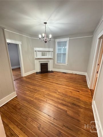 813 E 37th Street, Savannah, GA 31401