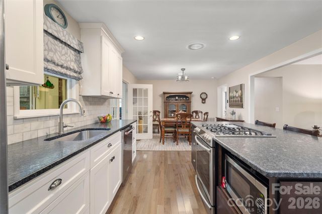 13 Foxhorn Court, Hendersonville, NC 28791