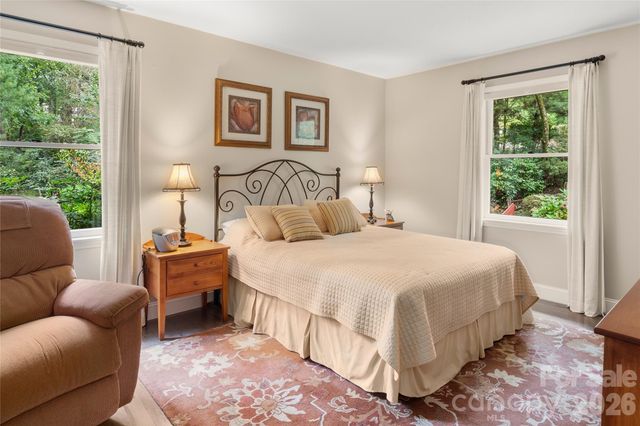 13 Foxhorn Court, Hendersonville, NC 28791