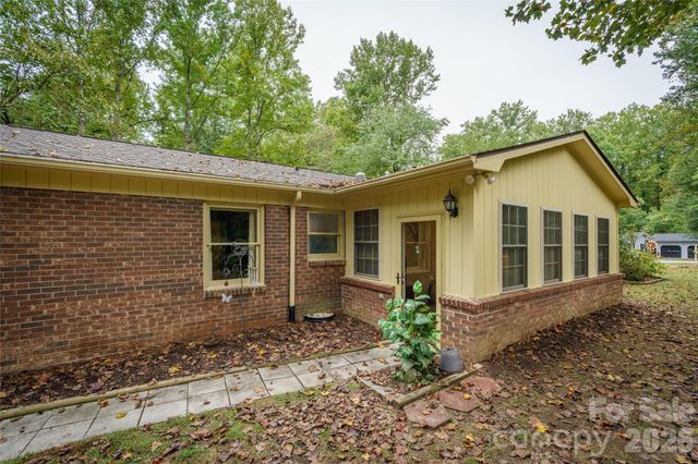 13 Foxhorn Court, Hendersonville, NC 28791