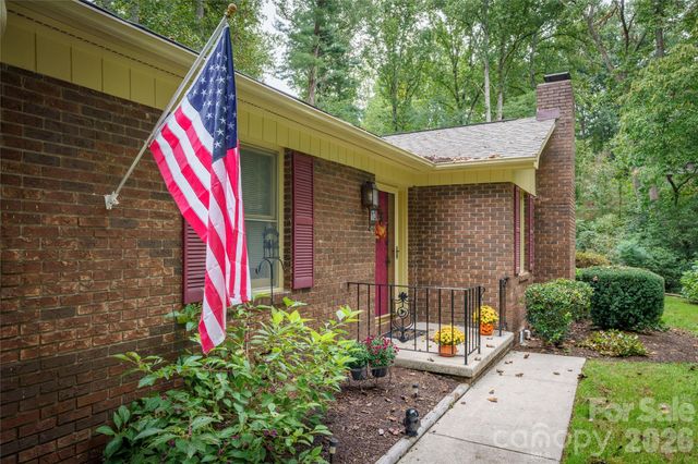 13 Foxhorn Court, Hendersonville, NC 28791
