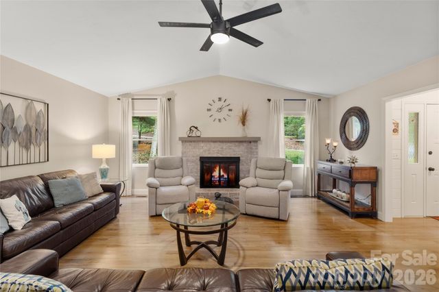 13 Foxhorn Court, Hendersonville, NC 28791
