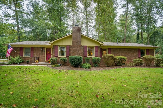 13 Foxhorn Court, Hendersonville, NC 28791