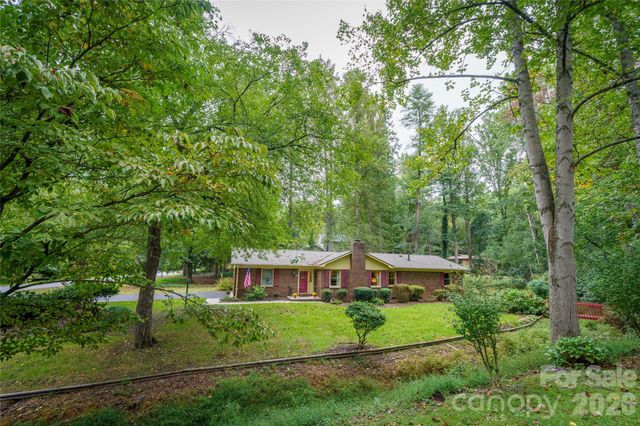 13 Foxhorn Court, Hendersonville, NC 28791