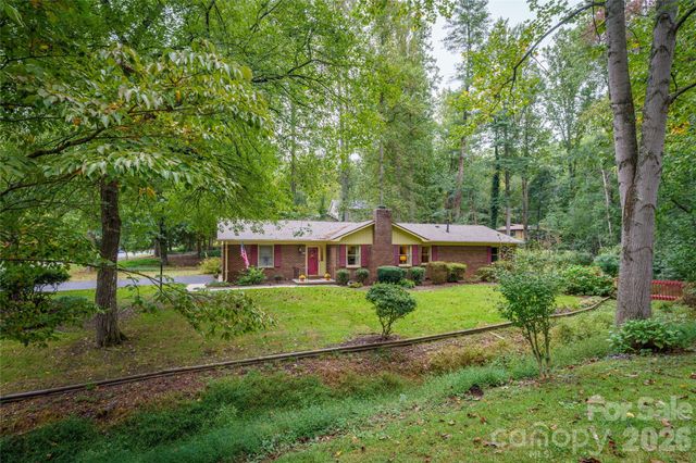 13 Foxhorn Court, Hendersonville, NC 28791
