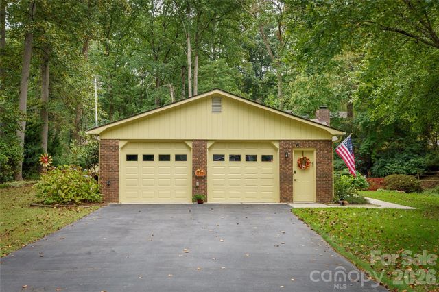 13 Foxhorn Court, Hendersonville, NC 28791