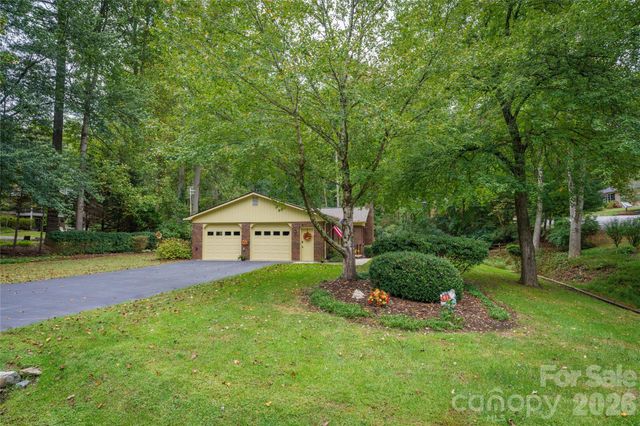 13 Foxhorn Court, Hendersonville, NC 28791