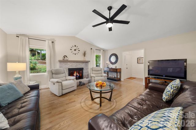 13 Foxhorn Court, Hendersonville, NC 28791