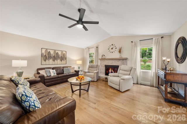 13 Foxhorn Court, Hendersonville, NC 28791
