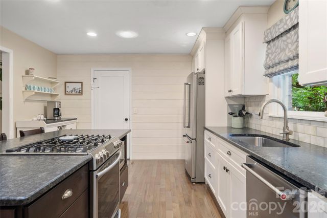 13 Foxhorn Court, Hendersonville, NC 28791
