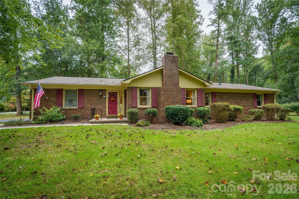 13 Foxhorn Court, Hendersonville, NC 28791