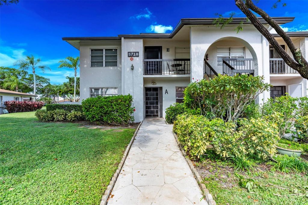 5710 Princess Palm Court A, Delray Beach, FL 33484