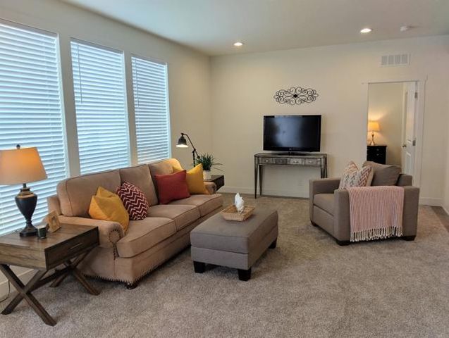 718 Sycamore Avenue 170, Vista, CA 92081