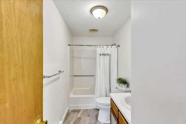 300 Falmouth Road APT 16F, Mashpee, MA 02649