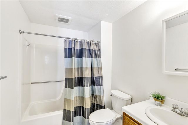 300 Falmouth Road APT 16F, Mashpee, MA 02649