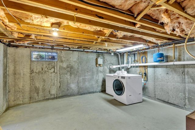 300 Falmouth Road APT 16F, Mashpee, MA 02649