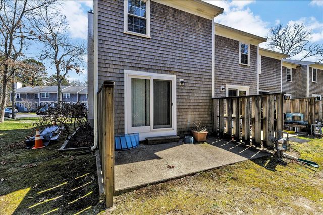 300 Falmouth Road APT 16F, Mashpee, MA 02649
