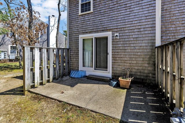 300 Falmouth Road APT 16F, Mashpee, MA 02649