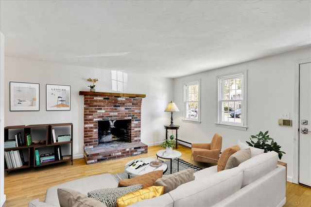 300 Falmouth Road APT 16F, Mashpee, MA 02649