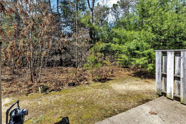 300 Falmouth Road APT 16F, Mashpee, MA 02649