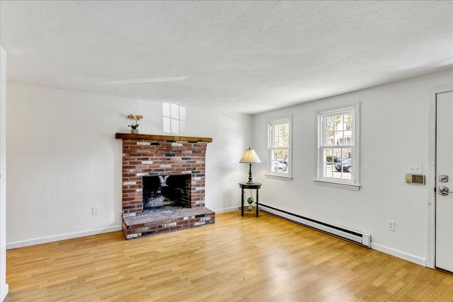 300 Falmouth Road APT 16F, Mashpee, MA 02649