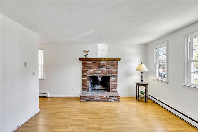 300 Falmouth Road APT 16F, Mashpee, MA 02649