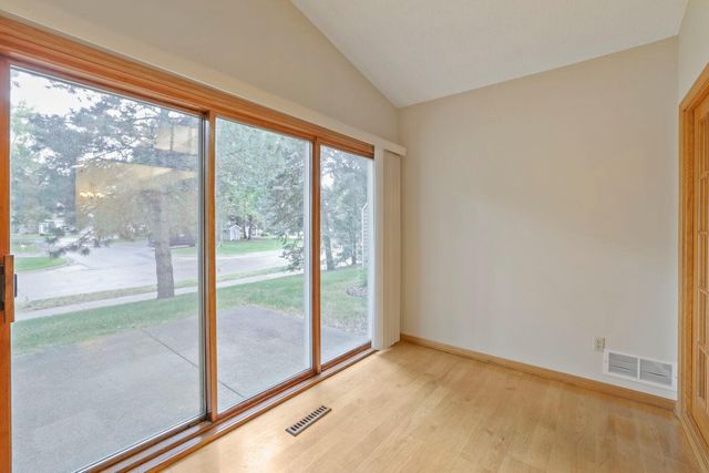 539 Lovell Avenue, Roseville, MN 55113
