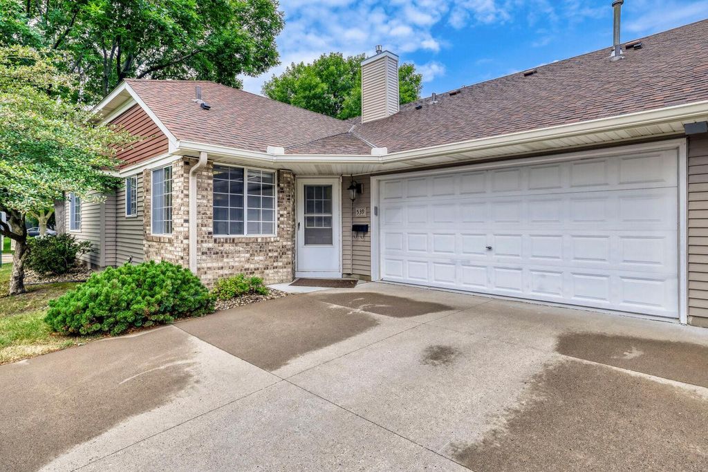 539 Lovell Avenue, Roseville, MN 55113 — photo 2
