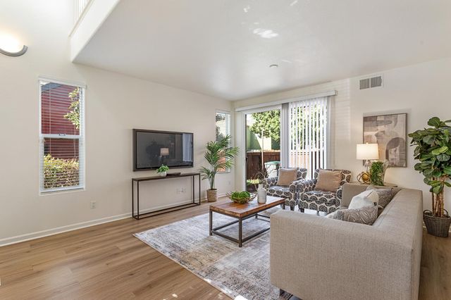 832 Copper Ln, West Sacramento, CA 95691