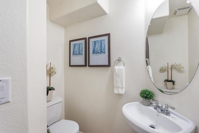 832 Copper Ln, West Sacramento, CA 95691